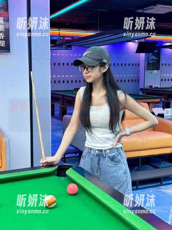 丽柜 - 允儿最新居家写真，图库展示她令人心动的日常与优雅气质