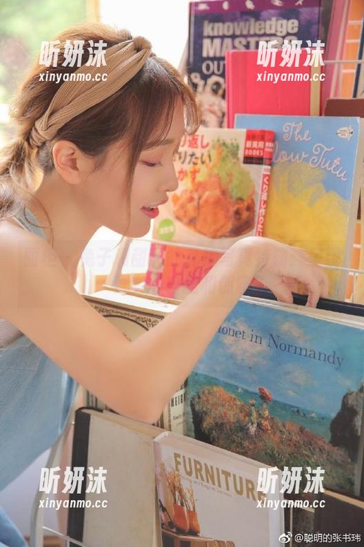 丽柜 - 兔子和甜甜的私拍写真特辑：呈现真实的自我和创意