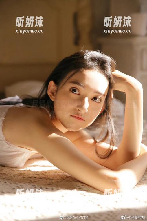 丽柜 - 尽情欣赏安娜的红裙：别致私房图集带来视觉盛宴