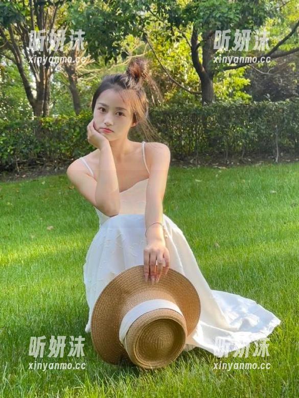 丽柜 - 超级汉堡的私拍美图，小智贤带你探索美食与魅力的结合