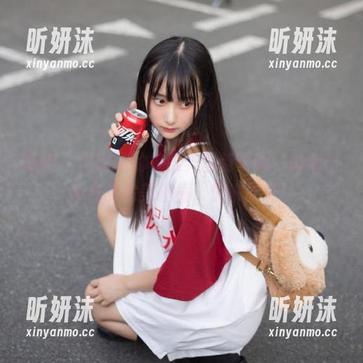 丽柜 - 小璐璐的校服美图新更新，时尚与青春的完美碰撞，快来欣赏！