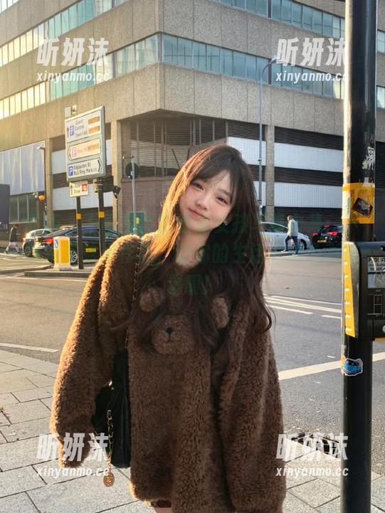 丽柜 - 不可错过的怡萱女孩写真合集：下载这份珍贵作品，让你的生活充满色彩与温暖！