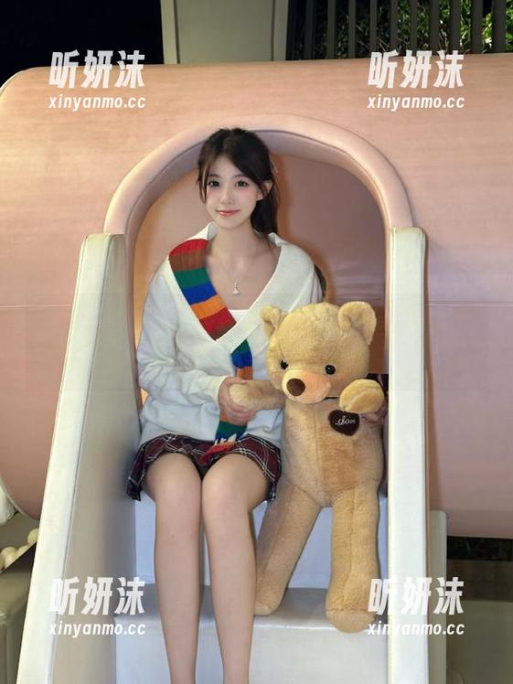 丽柜 - 免费分享柒柒的温柔写真图片，这是你不容错过的视觉盛宴