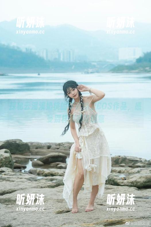 云溪溪奶桃 探秘云溪溪奶桃的审讯特工COS作品,感受别样美感与创意