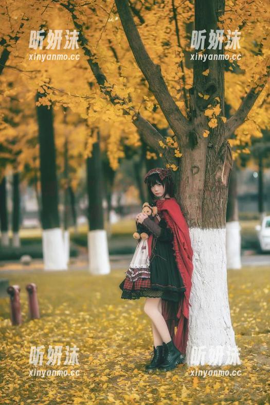 在线揭秘：“五更百鬼”的双马尾写真，感受两种风格的完美融合