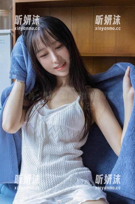 克拉女神 - 免费下载依娜丝纯白写真，抓住梦幻瞬间的美丽记录！