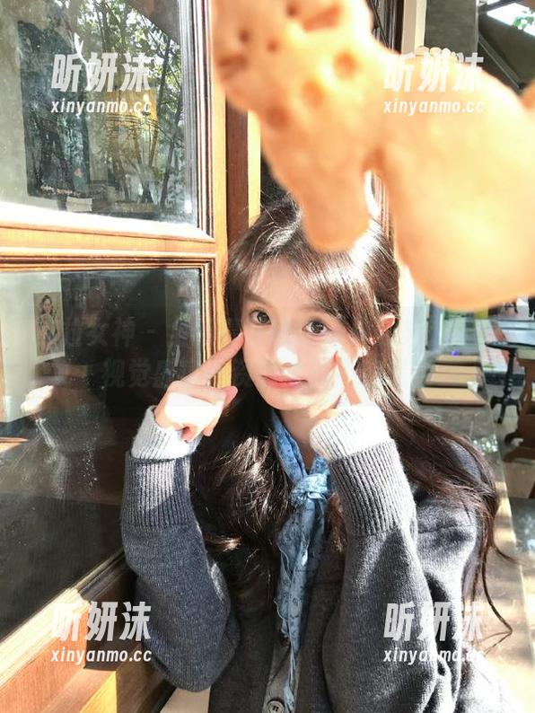克拉女神-慕菲 克拉女神 - 全新慕菲镂空写真合集:一场视觉盛宴的资源之旅不容错过