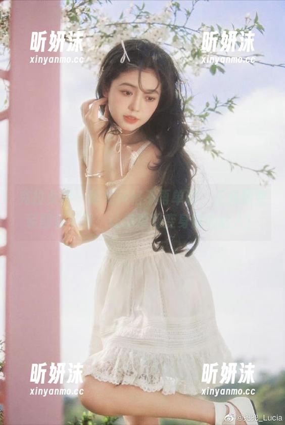 克拉女神 - 职场风格不再单调，王睿职业装图集下载，让你瞬间变身时尚达人！