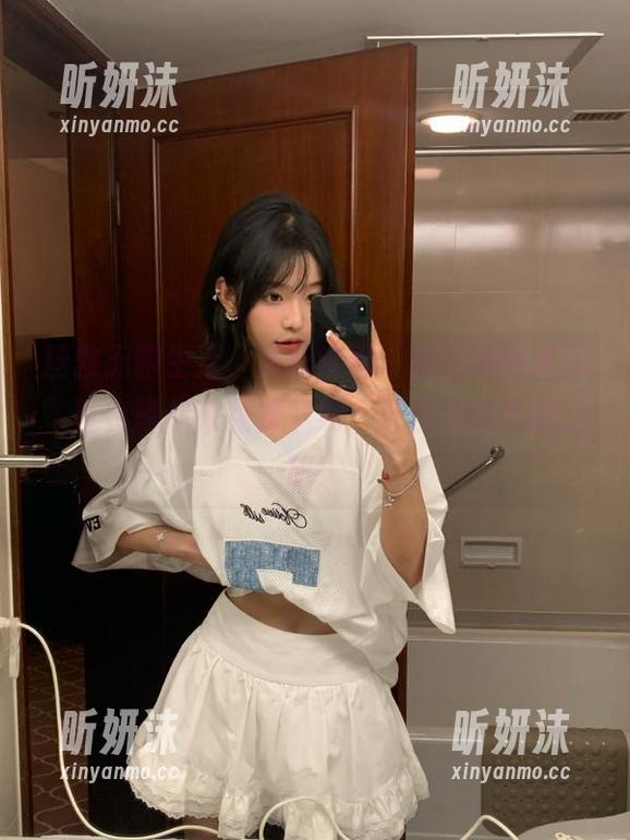 拯救无聊生活，兔玩映画“房间里的夏天”写真等你来免费下载，开启你的奇妙之旅！