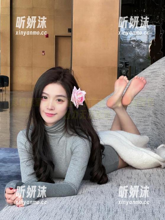 兔玩映画 尽情探索兔玩映画全套蕾丝袜制服裙图包,魅力无法抵挡