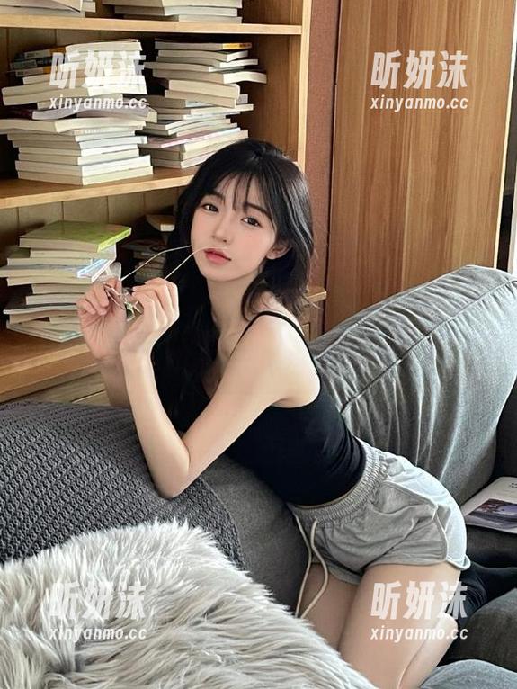 在等你下课的特别时刻，兔玩映画高清图库为你准备了无限甜蜜的回忆！