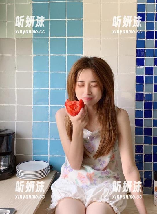 盛夏写真推荐：凉凉子Nikke胜利女神和梅登冰玫瑰的迷人合集，赶紧下载！