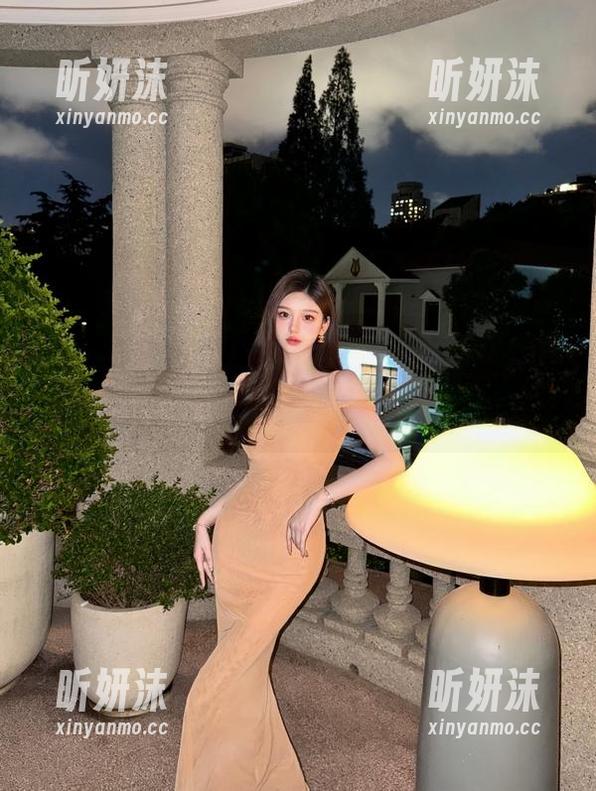 惊艳凉凉子泳装写真原图，快来免费下载畅享视觉盛宴！