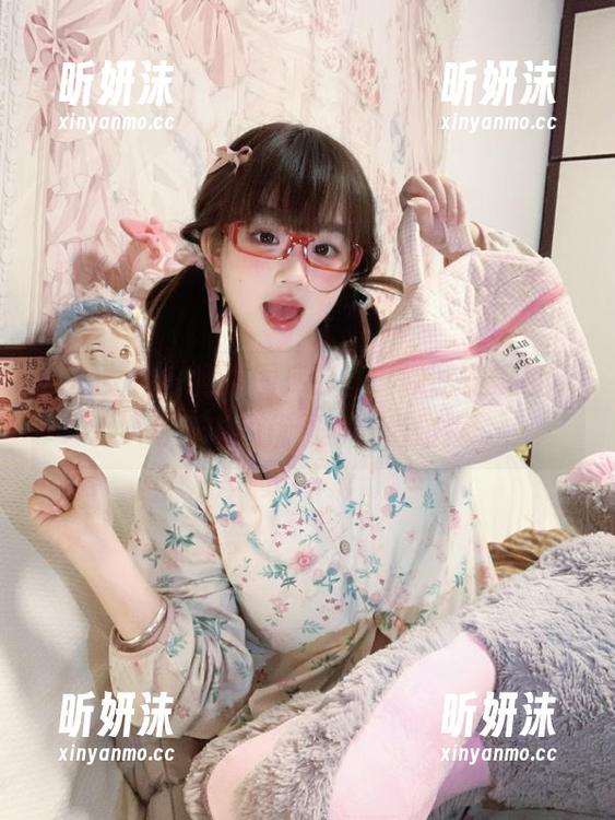 初夏女神 - 通过图库分享，领略安妮吊带写真中的优雅与时尚碰撞
