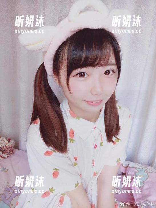 校服的诱惑：十万珍吱伏特最新写真集带你回到校园