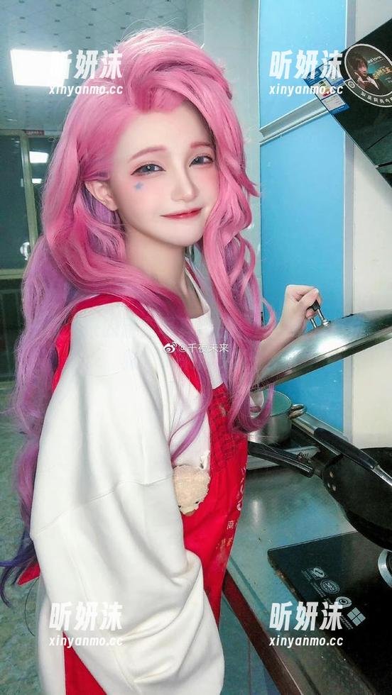 千夜未来的镂空写真作品，尽显细腻与优雅，快来欣赏吧！