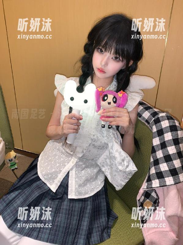 南国足艺-沫沫 南国足艺 - 沫沫私拍水手服写真合集,展现校园风格的独特魅力