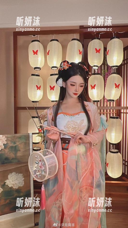 走进“只是简言”的私房写真合集：琴声如梦，摄人心魄