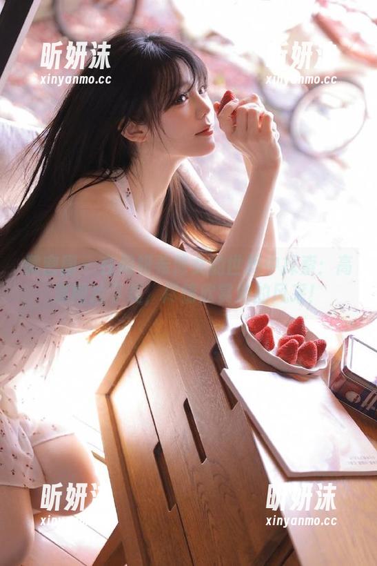 周妍希 微密圈 - 在周妍希修女的世界中探索:高清图片下载,尽情欣赏她的风采!