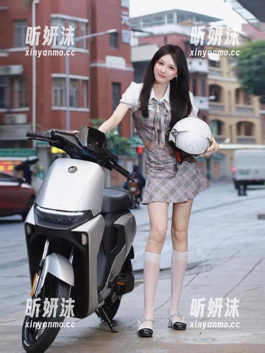 喵写真 喵写真全新系列:灯光白丝媚影,揭示女性柔美的一面作品