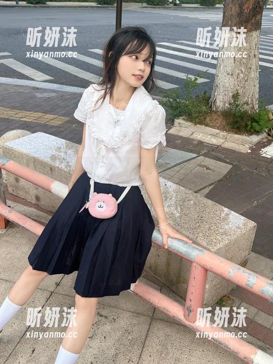 嗲囡囡-solo尹菲 嗲囡囡 - solo尹菲眼镜写真新曝光:高清图库带你领略时尚灵感