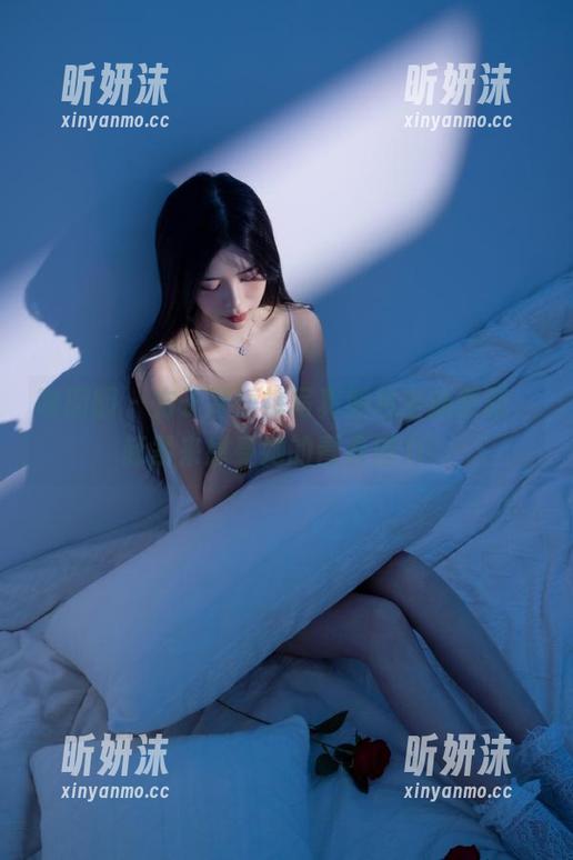 嗲囡囡 - 方子萱短裤写真图包全新更新，赶紧来感受她的青春魅力！