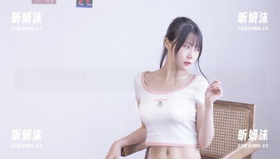 来自坏露露香宝的私拍：粉白色室内里的唯美时刻图片分享