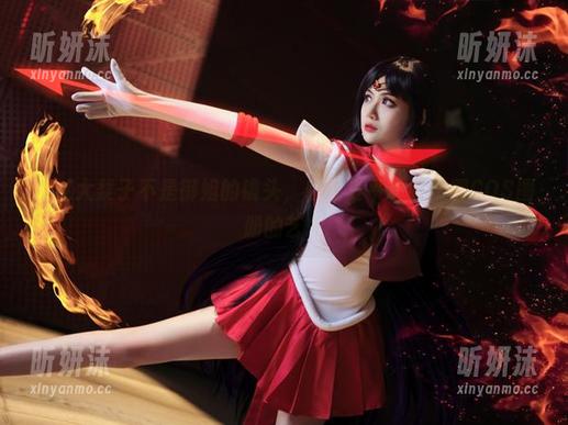 透过大梨子不是御姐的镜头，感受夏平玲花贺图COS图册的艺术