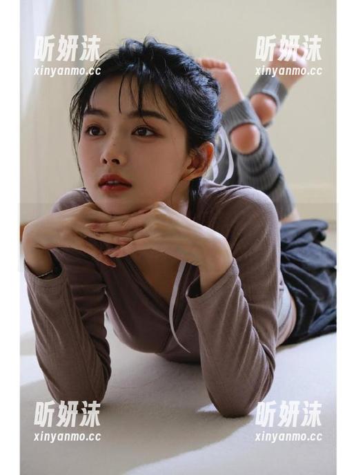 头条女神 - 娜依灵儿镂空作品畅享合集，甜美瞬间定格在你的心里！
