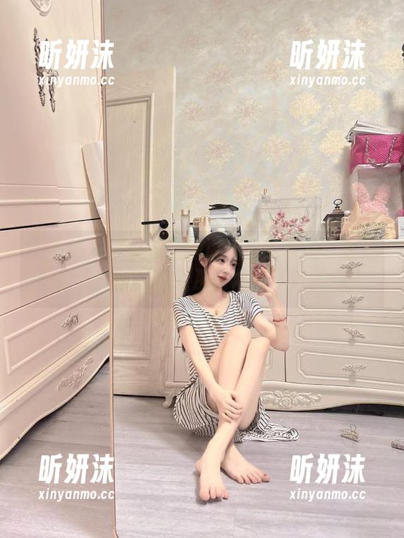头条女神 - 火儿私房白丝独家合集：在细腻的光影里，重拾那些秘而不宣的魅力