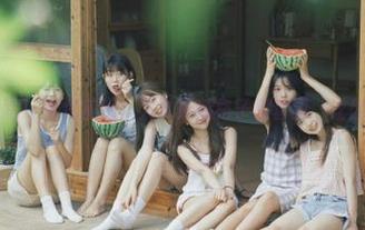学妹加速跑 - 时尚前沿：九九最新格子裙套图，让你心动不已