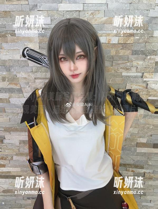 安食Ajiki 安食Ajiki美腿写真合集:从不同角度展现美丽,描绘完美线条的精彩照片