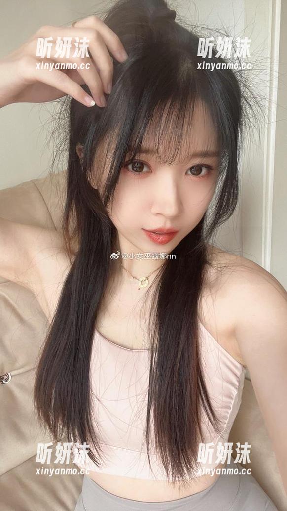 小女巫露娜新作：金丝旗袍高清壁纸，帅得连魔法都会出错，快来围观！