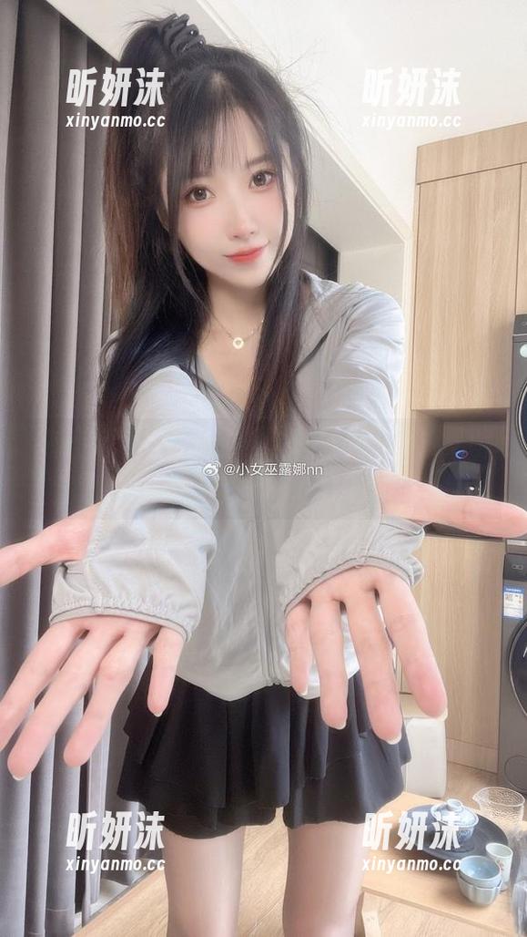 小女巫露娜 感受小女巫露娜的黑色风情,带来绝美图集与作品分享