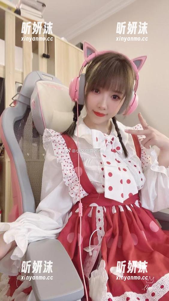 小女巫露娜白裙下的潇洒：高清写真合集，一不小心就自恋了！