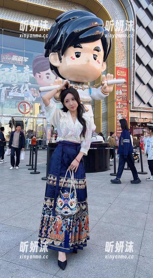 小女巫露娜的运动私房写真：在光影中绽放活力与美丽