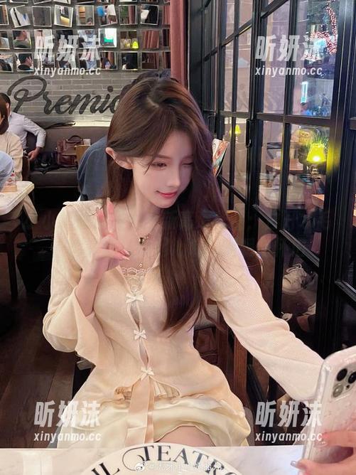 小小奶瓶儿推出全新高清作品：白开水毛衣定制版，唤起心底的温暖与怀旧