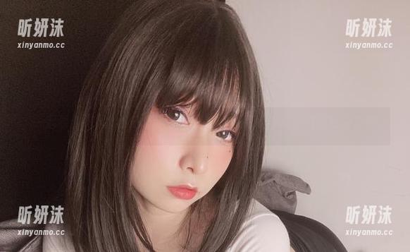 一起看看小泉学姐吖的最新作品集，透明女仆写真展现轻盈之美