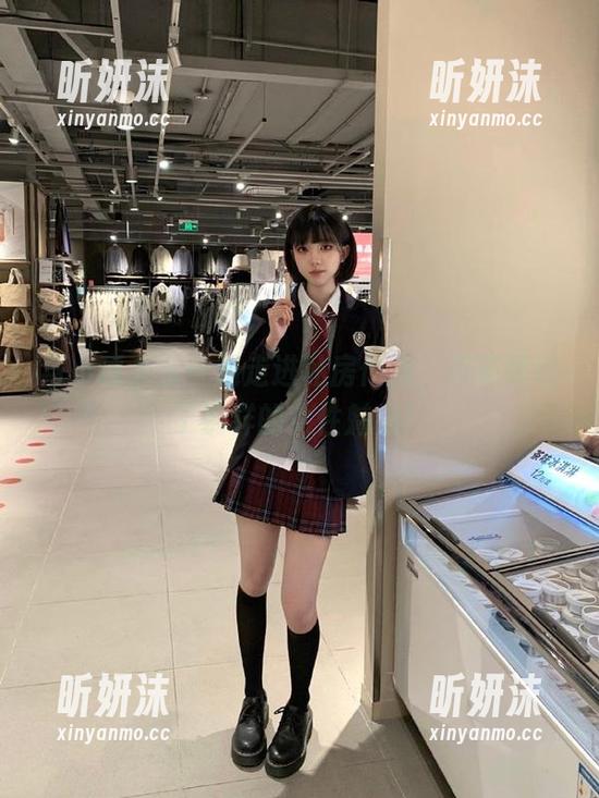 与小瑶幺幺一起走进私房作品，芙芙展现了别样的女性魅力！
