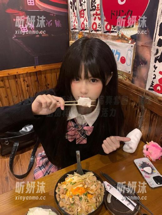 少女秩序 - 乐栀泳池浪漫写真套图：展现出别样的青春与活力