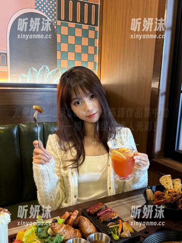 尤果网 - 感受Sara灰丝高清作品集中的温柔，让每一瞬间都绽放迷人光彩！