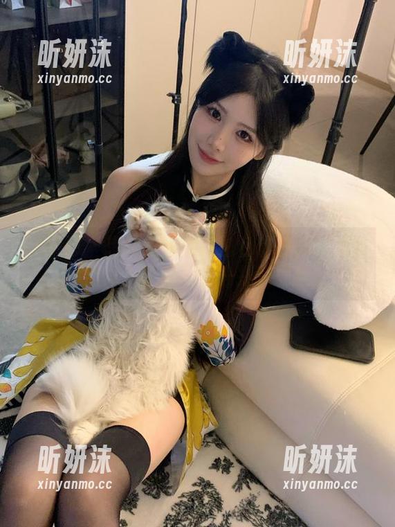 尤果网-安柔 尤果网 - 想知道安柔的白色作品为何如此出众?原图带你一探究竟!