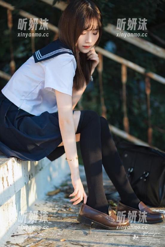 尤果网-小欧 尤果网 - 小欧最新厨娘写真套图:从厨房到镜头,展现不一样的生活美学