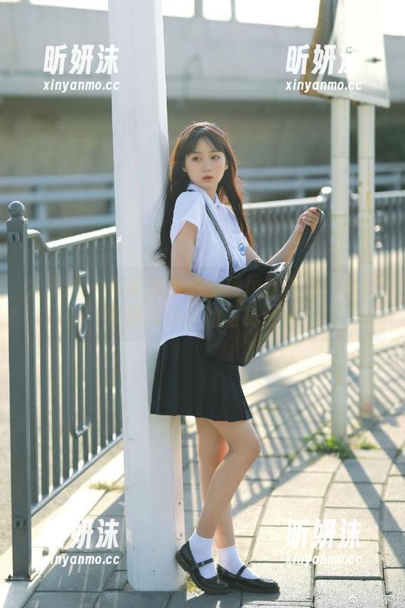 尤果网 - 布莱尔昆娜红裙风格图包：诠释美丽与优雅的写真合集