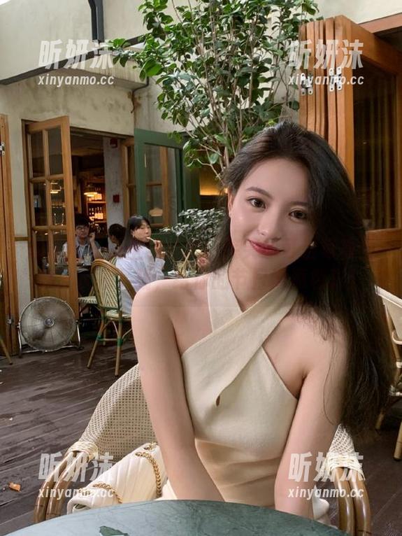 尤果网 - 万圣节狂欢：笑笑的可爱写真全集，快来下载，给你的节日增添色彩！