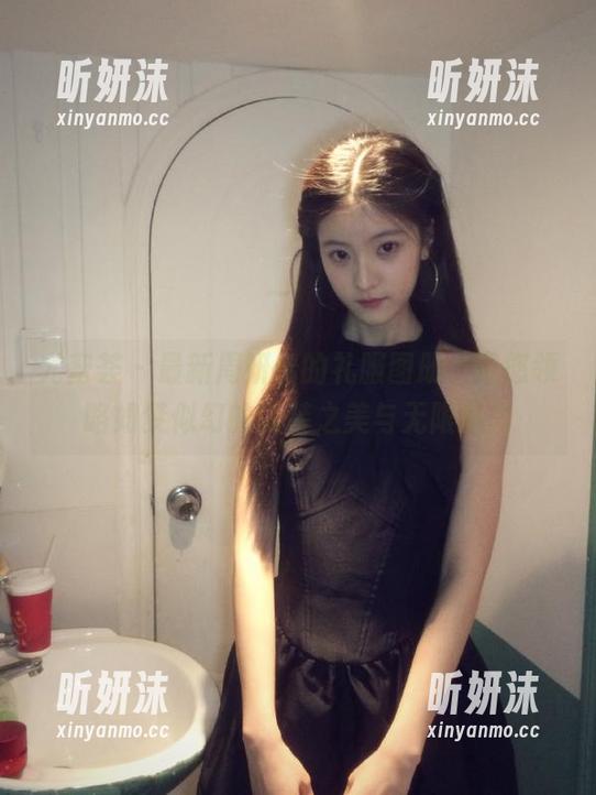 尤蜜荟-周妍希 尤蜜荟 - 最新周妍希的礼服图册,带您领略如梦似幻的服装之美与无限魅力