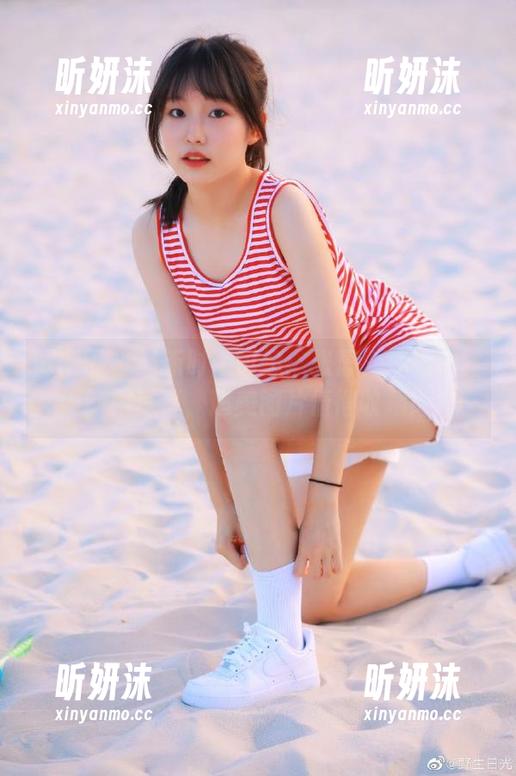 微密圈 - 最新时尚讯息：张思允油亮黑丝制服写真，超美图片值得收藏！