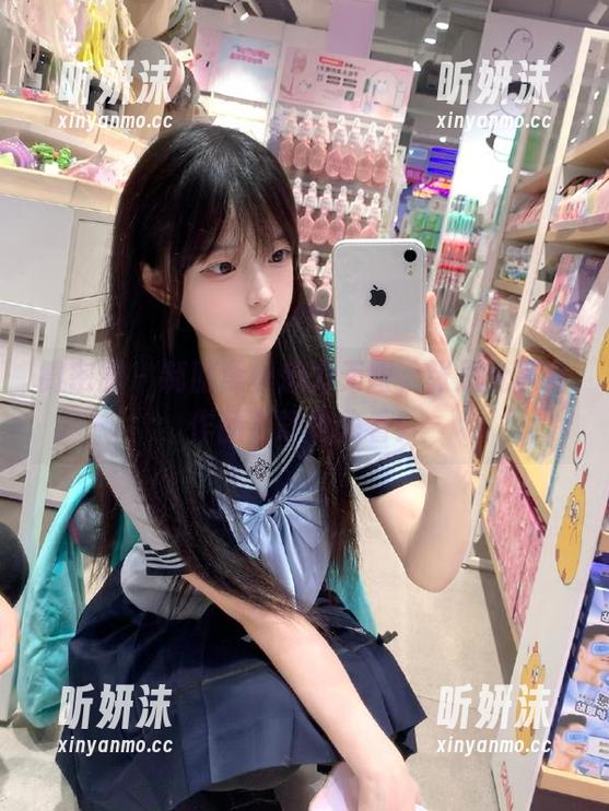 微密圈 - 制服黑丝魅力无限，张思允写真作品下载抢先看！