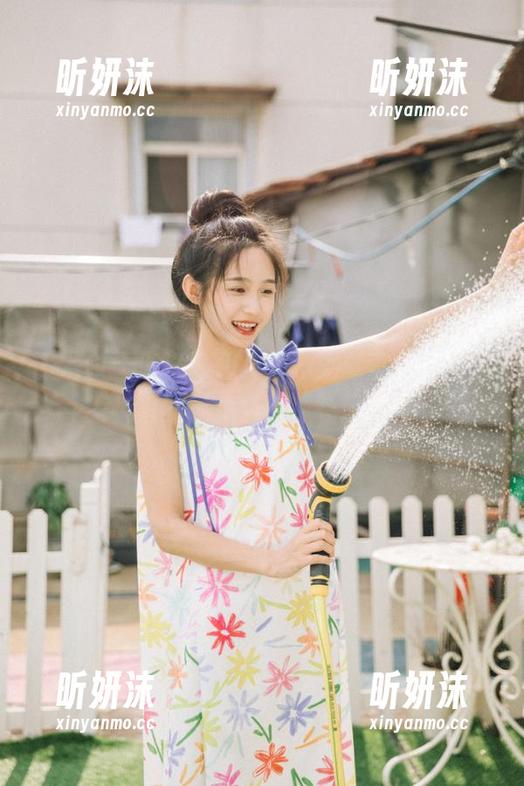微密圈 - 时尚张思允双马尾写真，无圣光图片中的俏皮风情，轻松捕获心