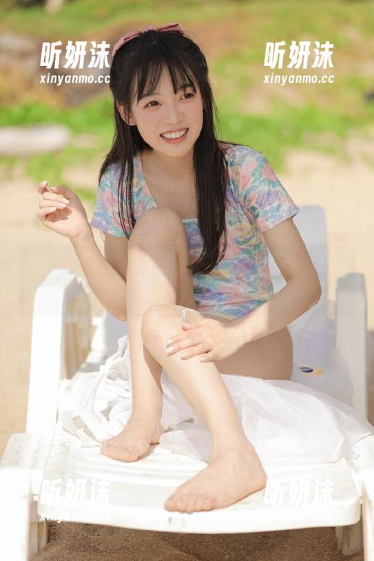 御女郎 - 白丝之美：厉雯娜的精致美图套图，尽显青春与个性